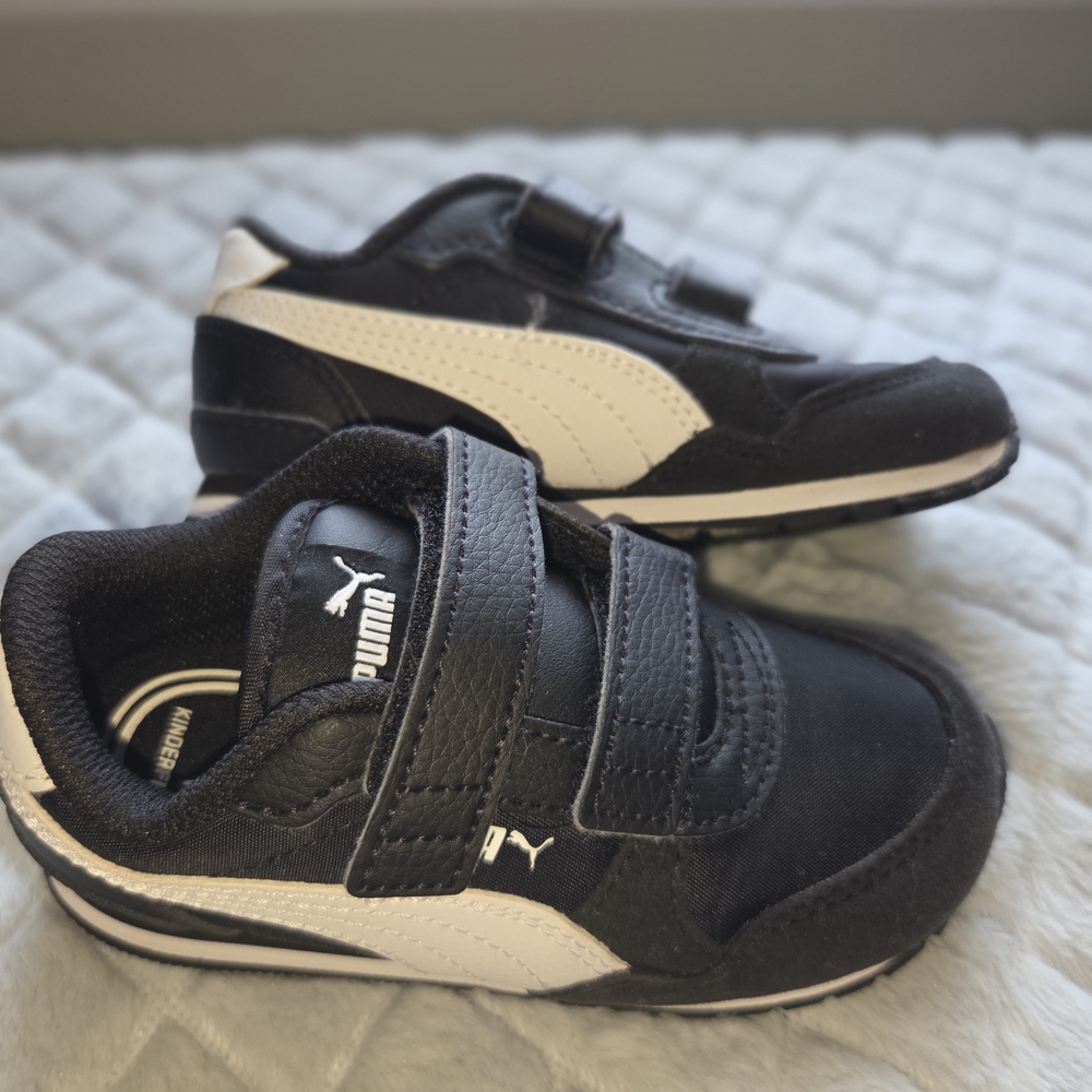Puma Kids Black and White Velcro Sneakers sz 8t